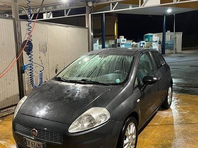Usata Fiat Grande Punto 75 CV (55 kW) 2007 Grigio Utilitaria