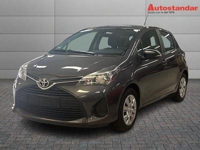 Usata Toyota Yaris Active 69 CV (50 kW) 2016 Grigio Utilitaria