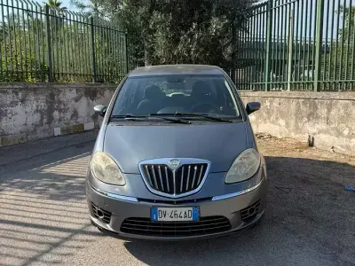 Usata Lancia Musa 90 CV (66 kW) 2008 Grigio Monovolume