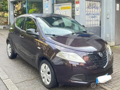 Usata Lancia Ypsilon 69 CV (50 kW) 2015 Viola Utilitaria