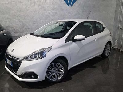 Usata Peugeot 208 82 CV (60 kW) 2015 Bianco Utilitaria