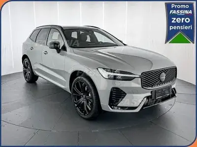 Nuevo Volvo XC60 Plus 250 CV (183 kW) 2026 Gris SUV