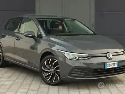 Usata VW Golf VIII Life 110 CV (80 kW) 2023 Grigio Berlina