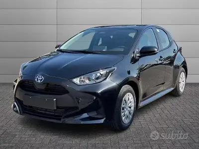 Nuova Toyota Yaris Hybrid 2026 Nero Berlina