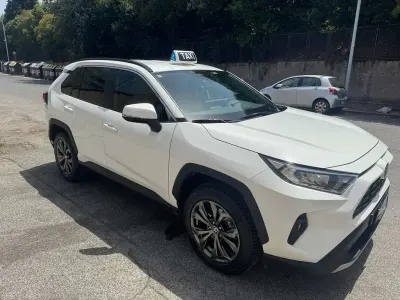 Usata Toyota RAV4 Hybrid Active 178 CV (130 kW) 2023 Bianco SUV