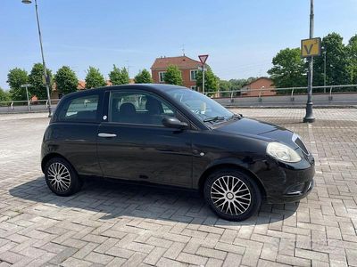 Usado Lancia Ypsilon 77 HP (56 kW) 2009 Preto Citadino
