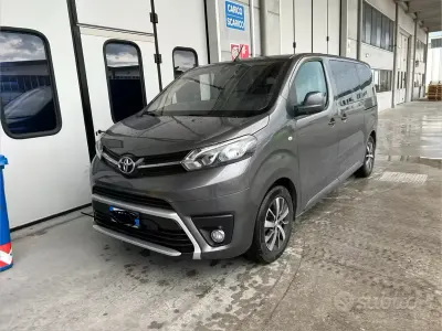 Gebraucht Toyota Proace Verso Executive 144 PS (105 kW) 2023 Grau Kombi