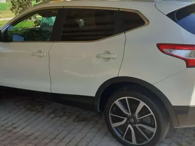 Usata Nissan Qashqai Tekna 110 CV (80 kW) 2014 Bianco SUV