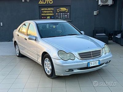 Grigio Usata 2004 Mercedes C220 Avantgarde Berlina | 950 € (Ottimo prezzo)