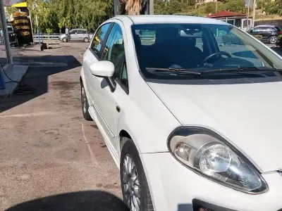Usata Fiat Punto 85 CV (62 kW) 2010 Bianco Utilitaria