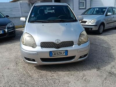 Usata Toyota Yaris Verso Sol 74 CV (54 kW) 2005 Argento Monovolume