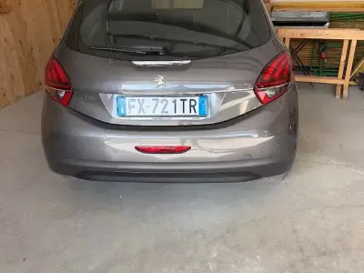 Usata Peugeot 208 102 CV (75 kW) 2019 Grigio Utilitaria