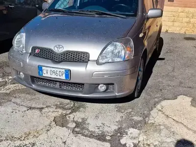 Usata Toyota Yaris 105 CV (77 kW) 2025 Marrone Utilitaria