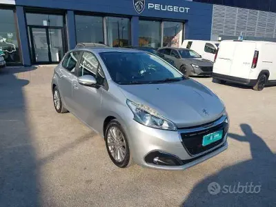 Usata Peugeot 208 Active 68 CV (50 kW) 2018 Grigio Utilitaria