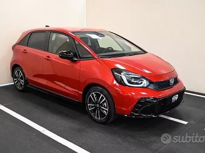 Usata Honda Jazz Sport 122 CV (89 kW) 2024 Rosso metallizzato Utilitaria