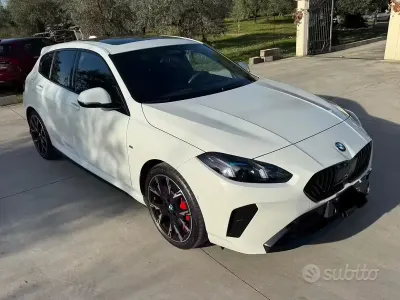 Begagnad BMW 118 M Sport 150 HK (110 kW) 2024 Vit Halvkombi