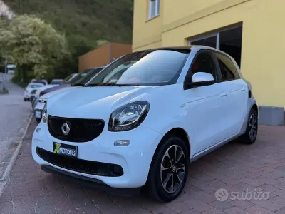 Usata Smart ForFour Proxy 71 CV (52 kW) 2015 Bianco Utilitaria