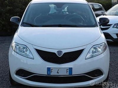 Usata Lancia Ypsilon Platinum 95 CV (69 kW) 2017 Bianco Utilitaria