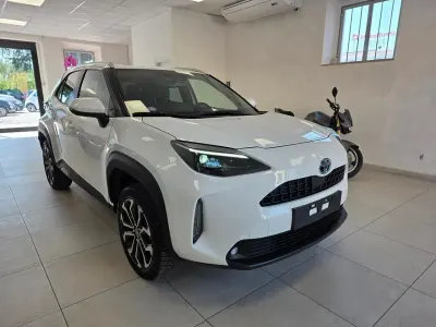 Usata Toyota Yaris Hybrid Lounge 115 CV (84 kW) 2022 Bianco Station wagon