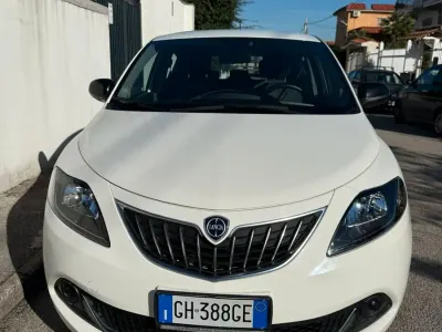 Usata Lancia Ypsilon Gold 69 CV (50 kW) 2022 Bianco Utilitaria