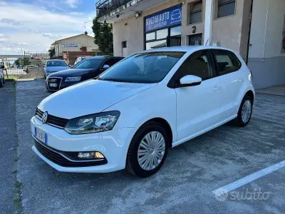 Käytetty VW Polo Comfortline 75 HP (55 kW) 2015 Valkoinen Sedan