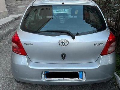 Usata Toyota Yaris 65 CV (47 kW) 2009 Grigio Utilitaria