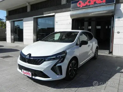 Usata Renault Clio V Techno 90 CV (66 kW) 2025 Bianco Berlina