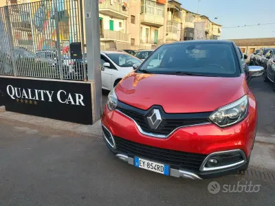 Usata Renault Captur 110 CV (80 kW) 2015 Rosso SUV
