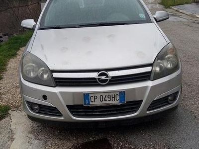 Usata Opel Astra 101 CV (74 kW) 2004 Grigio Berlina