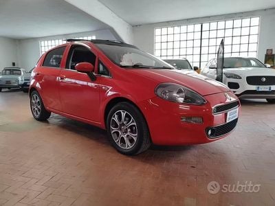 Usata Fiat Punto Lounge 77 CV (56 kW) 2015 Rosso Utilitaria