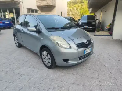 Usata Toyota Yaris Sol 69 CV (50 kW) 2008 Grigio Utilitaria