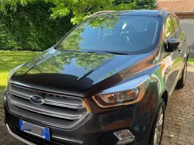Usata Ford Kuga Titanium 120 CV (88 kW) 2018 Grigio SUV