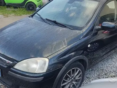 Usata Opel Corsa 75 CV (55 kW) 2004 Verde Utilitaria