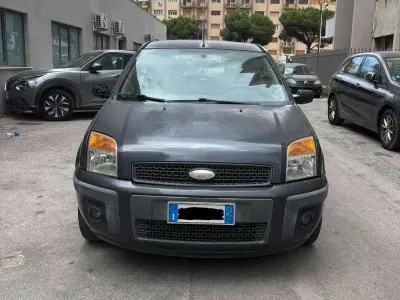 Usata Ford Fusion Collection 68 CV (50 kW) 2005 Grigio Utilitaria