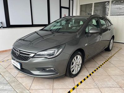 Grigio Usata 2017 Opel Astra S Berlina | 9200 € (Buon prezzo)