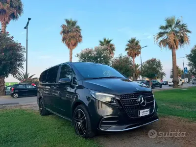Usata Mercedes V300 Exclusive 237 CV (174 kW) 2024 Nero Monovolume