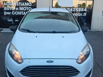 Usata Ford Fiesta 75 CV (55 kW) 2014 Bianco Utilitaria