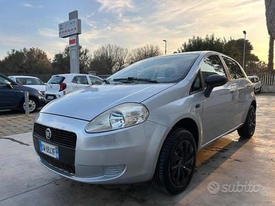 Usata Fiat Grande Punto Dynamic 77 CV (56 kW) 2009 Grigio Utilitaria