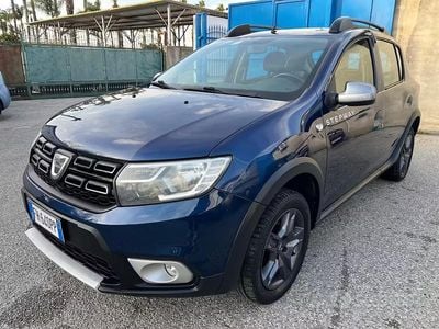 Usata Dacia Sandero Stepway 89 CV (65 kW) 2017 Blu Berlina