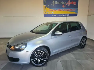 Usata VW Golf VI Comfortline 102 CV (75 kW) 2009 Argento Utilitaria
