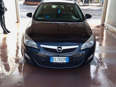 Usata Opel Astra 82 CV (60 kW) 2013 Nero Station wagon