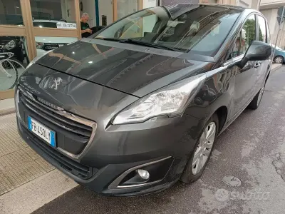 Usata Peugeot 5008 Business-Line 120 CV (88 kW) 2016 Grigio Monovolume
