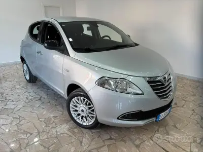 Usata Lancia Ypsilon 84 CV (61 kW) 2014 Grigio Utilitaria