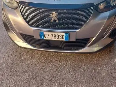 Usata Peugeot 2008 Allure 131 CV (96 kW) 2023 SUV