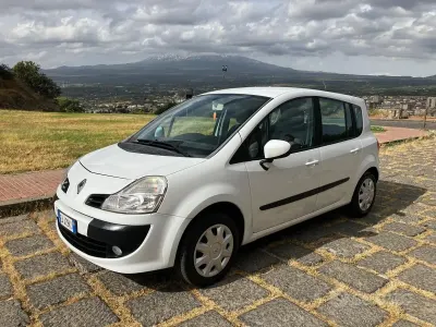 Usata Renault Modus Dynamique 85 CV (62 kW) 2010 Bianco Monovolume