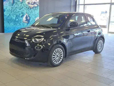 Nuova Fiat 500e 69 kW (95 CV) 2025 Nero cinema Berlina