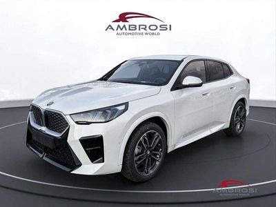 Nuova BMW iX2 M Sport 150 kW (204 CV) 2026 Alpin white pastello SUV