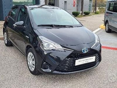 Usata Toyota Yaris Hybrid Active 101 CV (74 kW) 2018 Nero Berlina