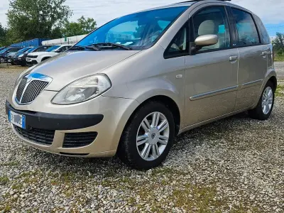 Usata Lancia Musa 95 CV (69 kW) 2004 Giallo Monovolume