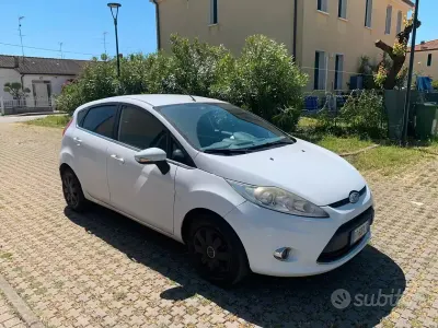 Begagnad Ford Fiesta 82 HK (60 kW) 2008 Vit Halvkombi